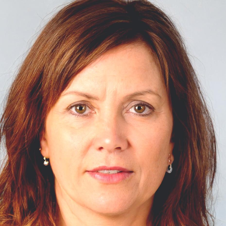 Directoare financiară cu experiență în industrie